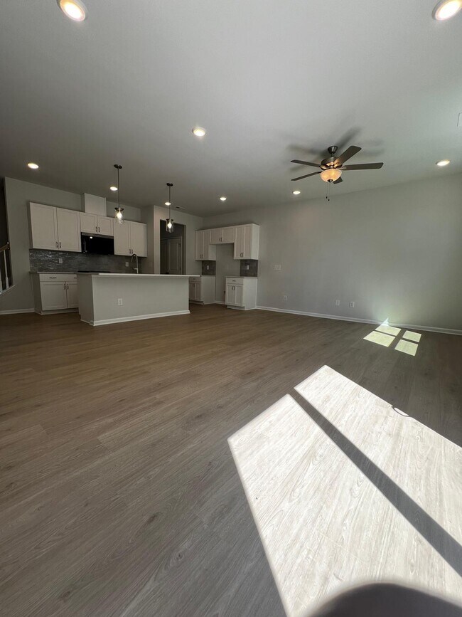 Building Photo - 168 Kobus Ct