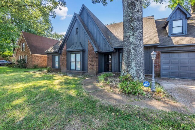 Building Photo - AVAILABLE NOW!! 5 Bedroom 3.5 Bath Fully R...