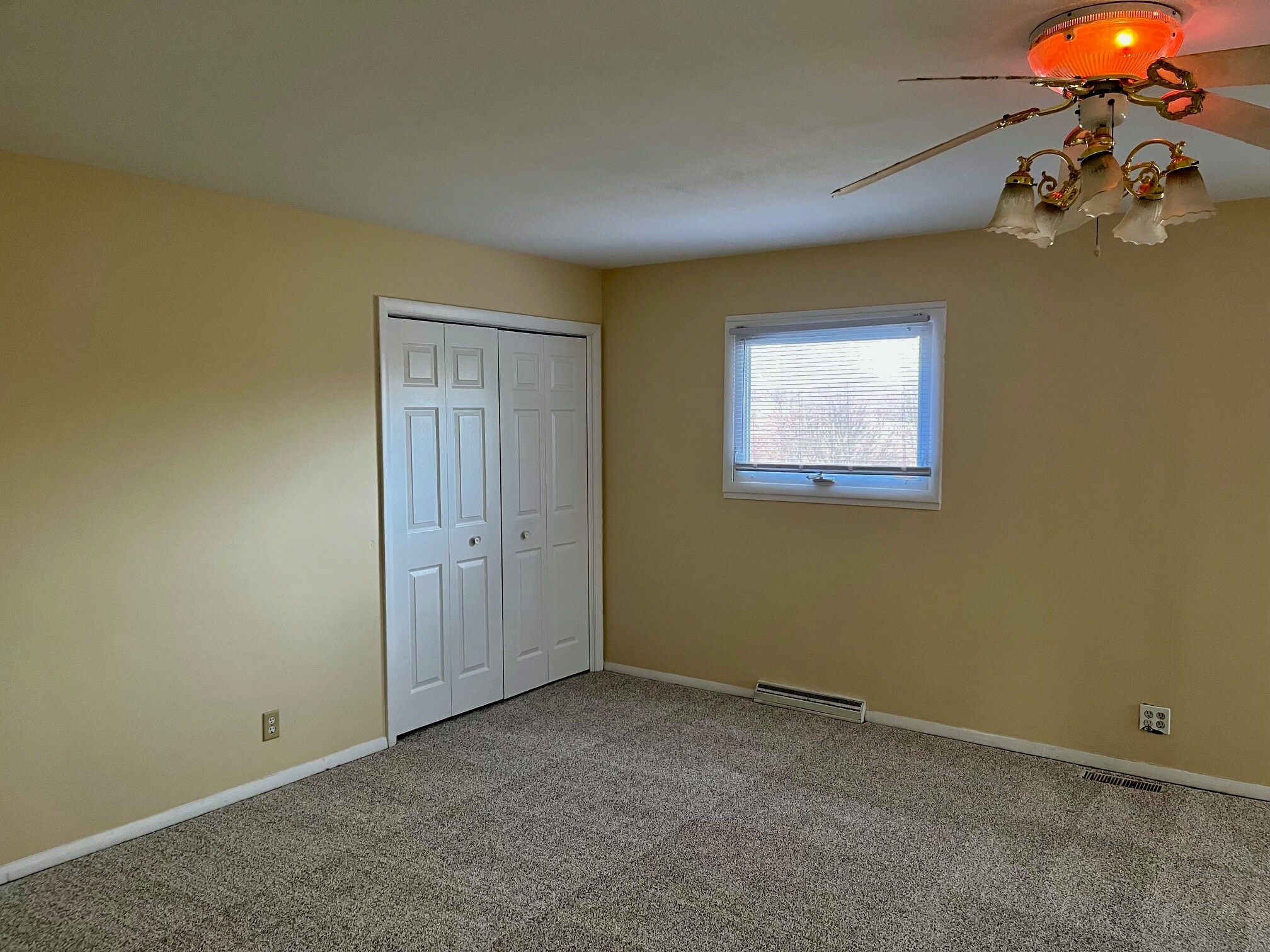 Building Photo - 221 Eisenhower Dr