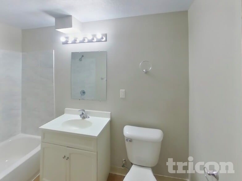 Building Photo - 1633 Sherwood Ave