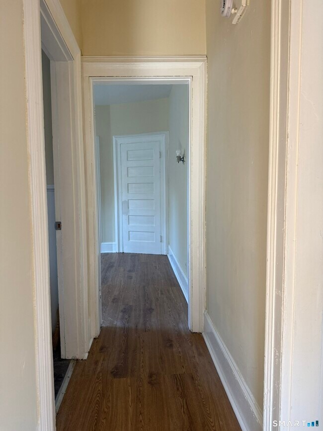 Building Photo - 140 Hillside Ave