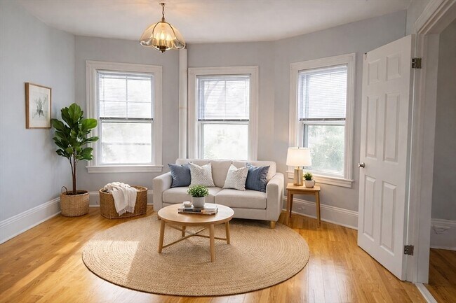 Building Photo - 58 Bennett St