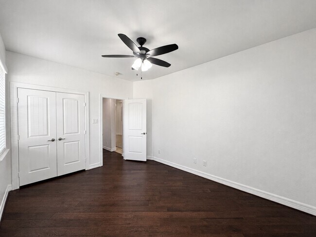 Building Photo - 3301 Elm Creek Dr