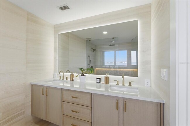 Building Photo - 377 22nd Ave SE