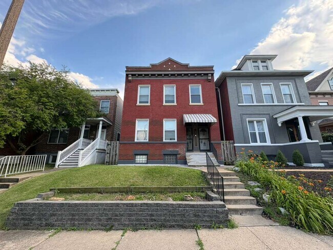 Building Photo - 2814 Saint Vincent Ave