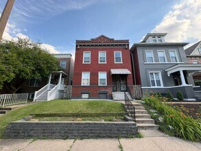 Building Photo - 2814 Saint Vincent Ave
