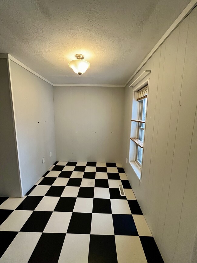 Building Photo - 2742 Walnut St