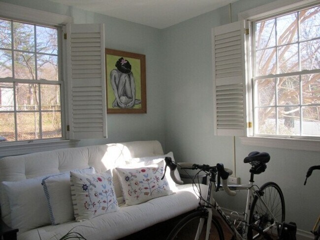 Building Photo - Chapel Hill / Historical District House