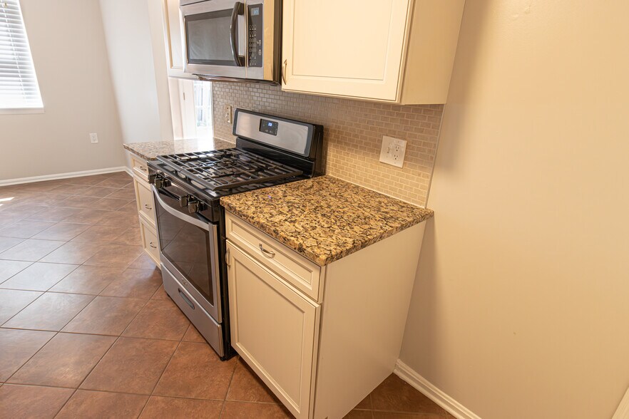 Building Photo - 6558 Gildar St