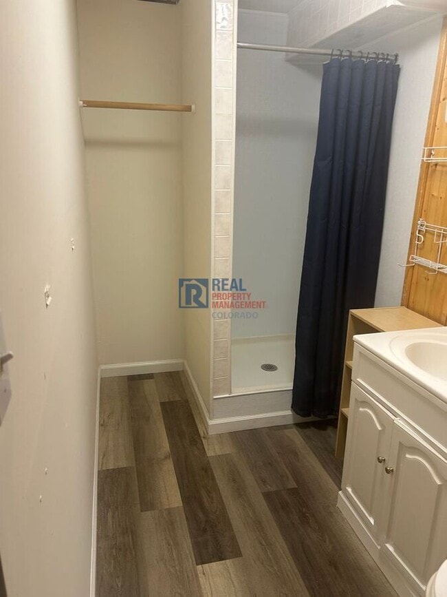 Building Photo - 9044 Edgewood St