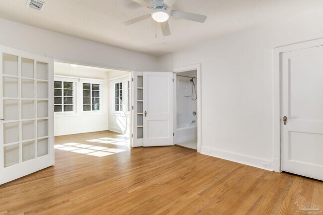 Building Photo - 1515 E Lakeview Ave