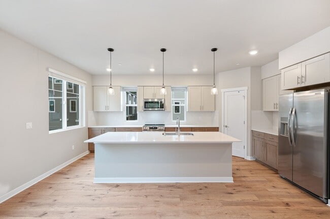 Building Photo - 4 Bed | 3.5 Bathroom | 1800 Sq Ft | $3,650