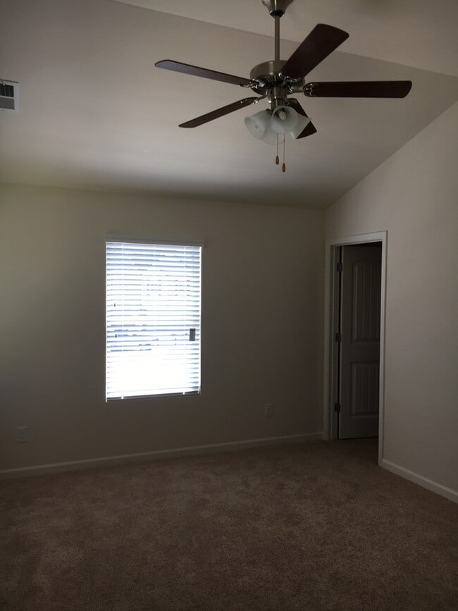 Building Photo - Doss Ferry Community in Kimberly Al  2 story house built 2017, 3 Bedroom, 2.5 bathroom house with...