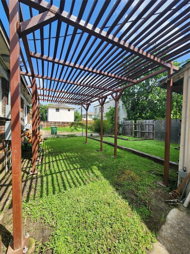 Building Photo - 2907 Isabella St