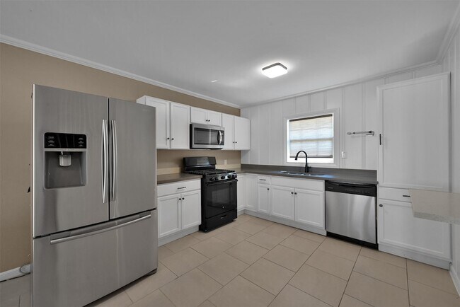 Building Photo - 416 Milwaukee St