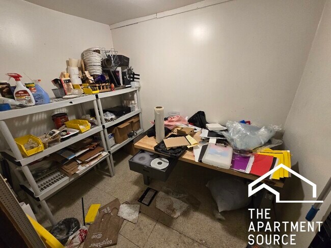 Building Photo - 5459 W Chicago Ave