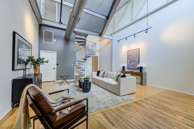 Building Photo - 1312 Live Oak St