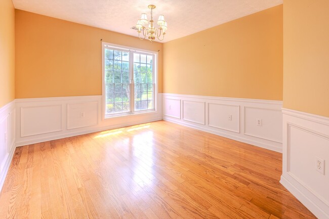 Building Photo - Beautiful 4 Bedroom Home on Large Private Lot in Hoschton