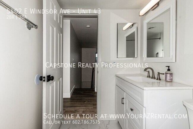 Building Photo - 5402 E Windsor Ave