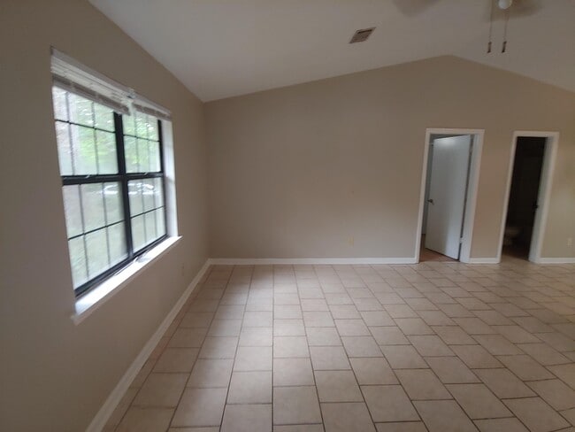 Building Photo - 905 Tomahawk Ct