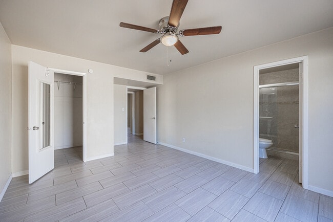 Building Photo - 2724 S Azalea Dr