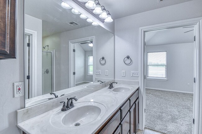 Building Photo - Newly Remodeled Three Bedroom with a Water...