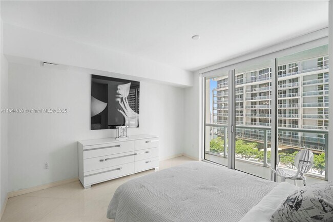 Building Photo - 475 Brickell Ave