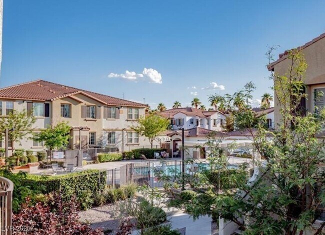 Primary Photo - 50 Aura de Blanco St