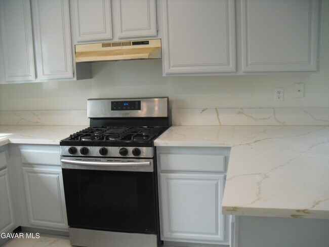 Building Photo - 5350 Blue Sage Dr