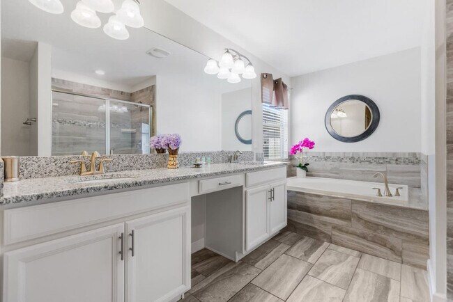 Building Photo - 4718 Kings Castle Cir