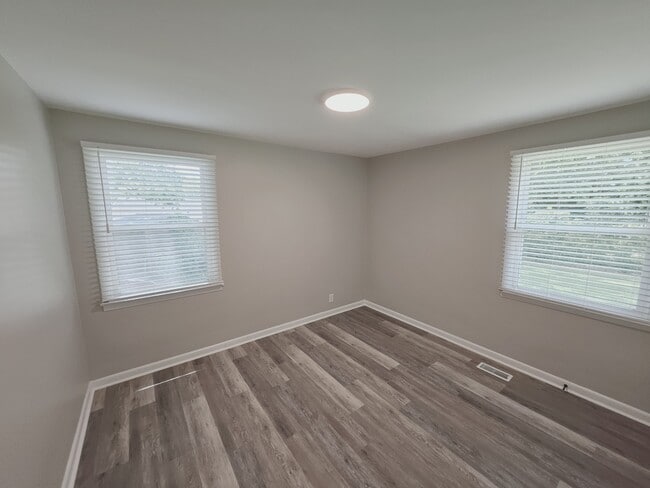 Building Photo - 919 Rexdale Dr