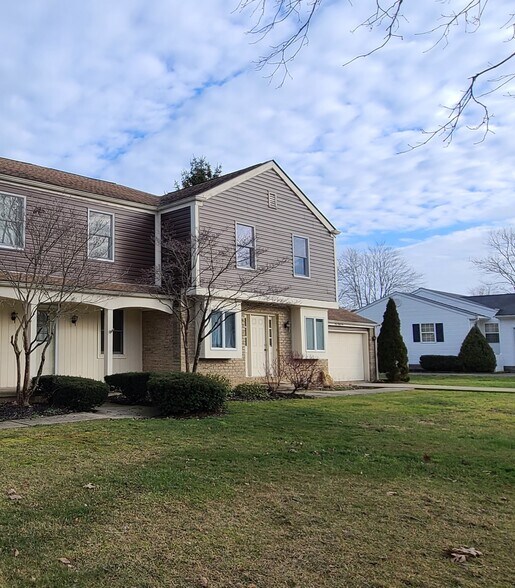 Building Photo - 495 Shadydale Dr