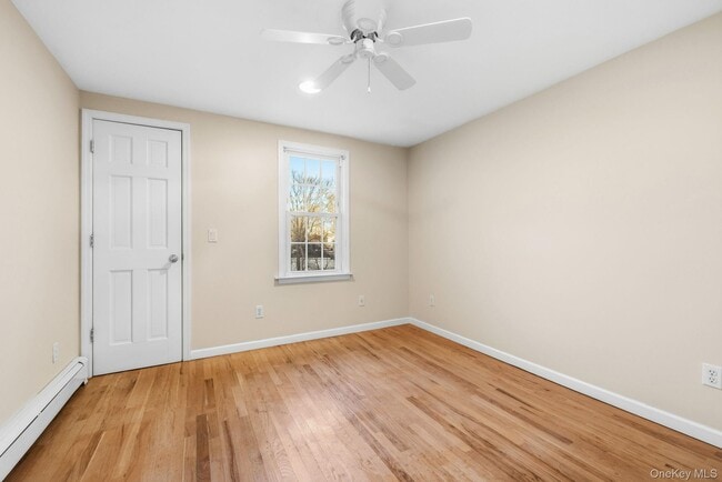 Building Photo - 983 Warren Ave