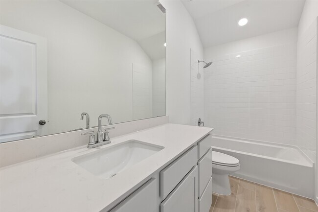 Building Photo - 21619 Colonial Medow Creek Trl