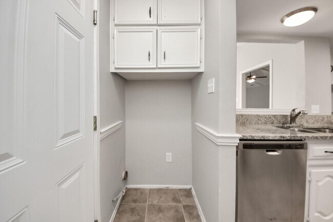 Building Photo - 7303 Foxwick Ln