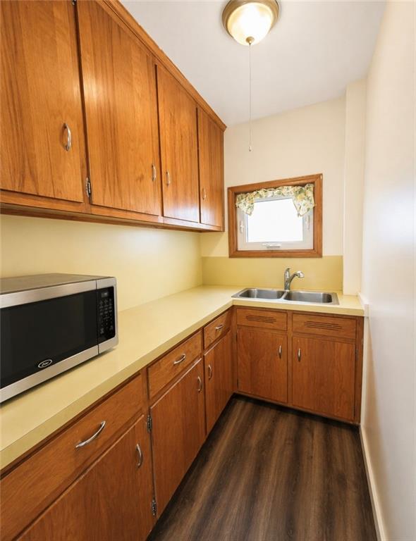 Building Photo - 495 Broad St