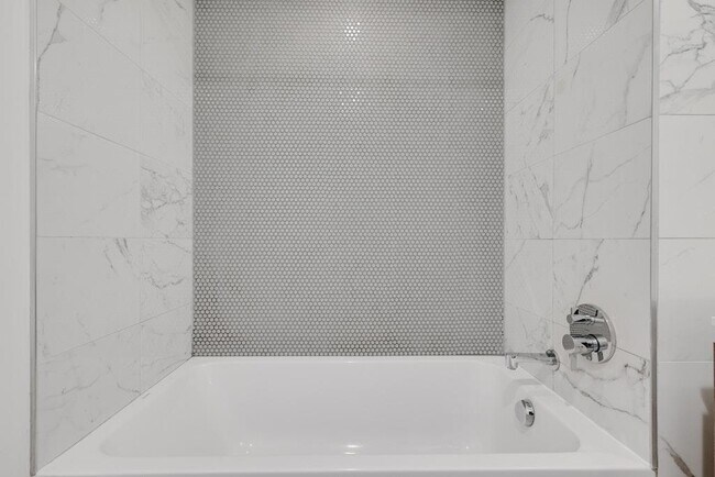 Building Photo - 160 1st St