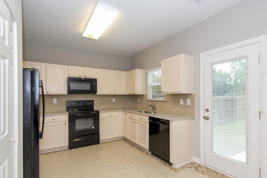 Building Photo - 1604 Thornwick Trace