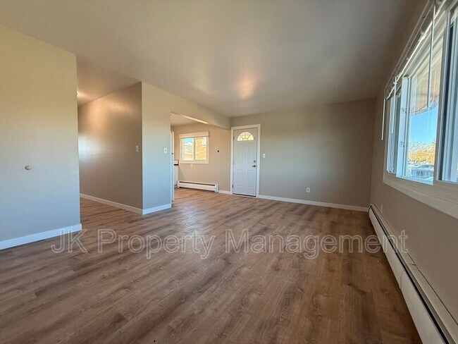 Building Photo - 2100 4th St NE