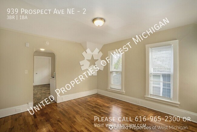 Building Photo - Available Now | 3 Bedroom, 1 Bath Upper Le...