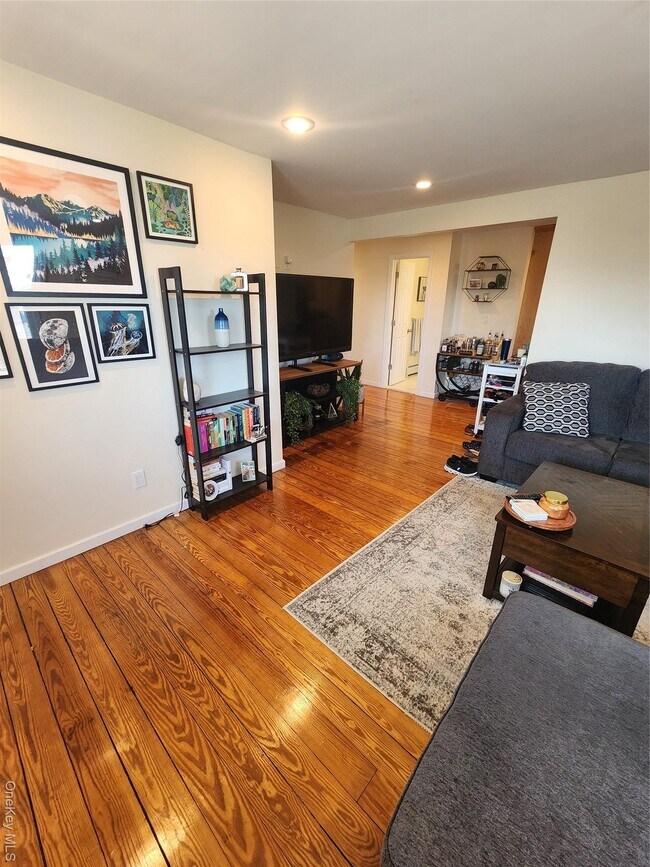 Building Photo - 632 Piermont Ave