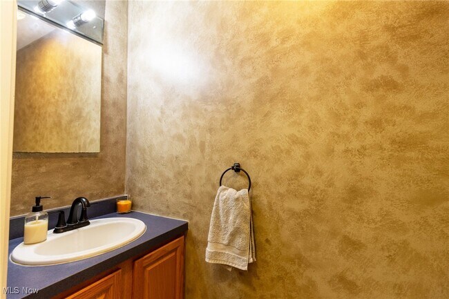 Building Photo - 889 Holborn Rd