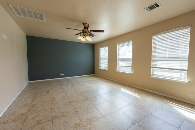 Building Photo - 337 Longhorn Way