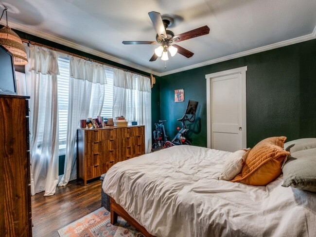 Building Photo - 6009 Ross Ave