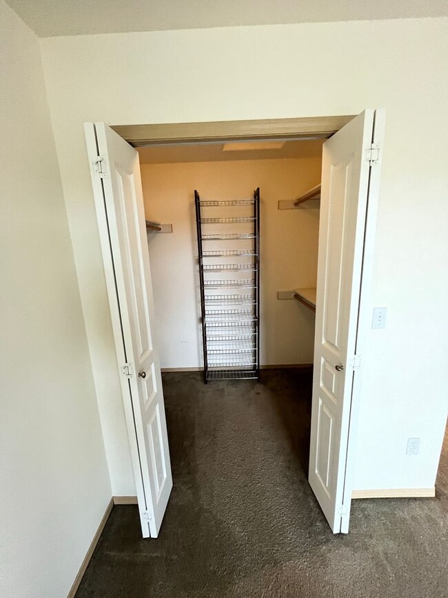 Building Photo - 3 Story, Large Home, Next to a Park with V...