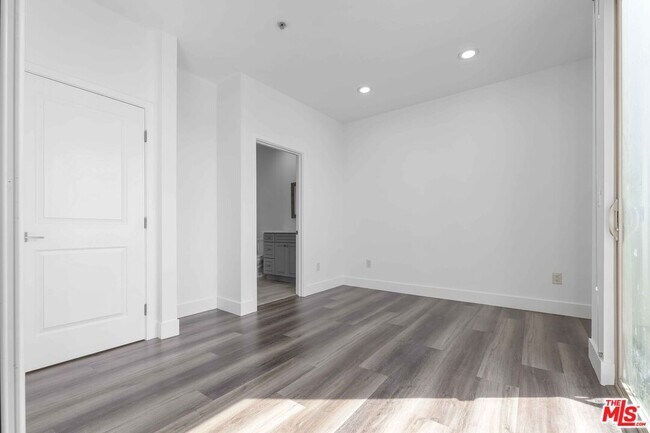 Building Photo - 6006 Klump Ave