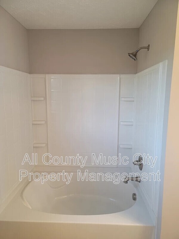 Building Photo - 310 Negri Ct