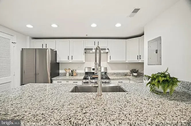 Building Photo - 1240 Holbrook Ter NE