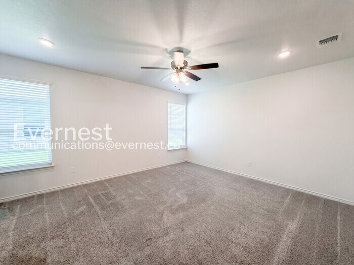 Building Photo - 866 Freedom Cir