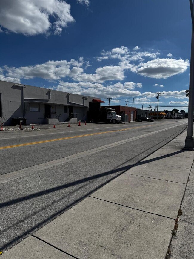 Building Photo - 4796 E 10th Ave